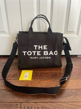 Marc Jacob’s the tote bag size medium